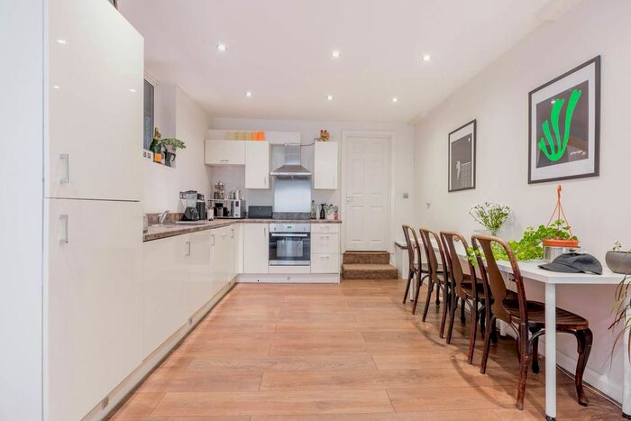 2 Bedroom Flat To Rent In Kingsland High Street, Dalston, London, E8