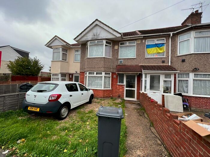 4 Bedroom Terraced House To Rent In Vincent Road, Hounslow, TW4