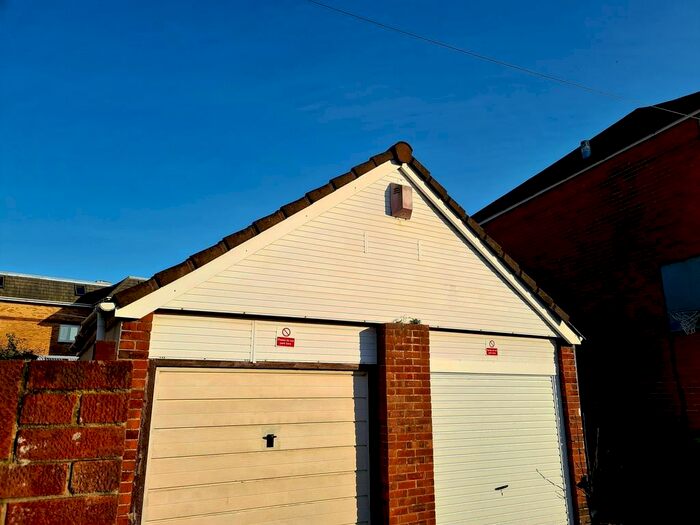 Garage / Parking To Rent In Dyer Road, Southampton, SO15