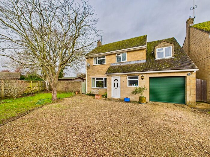 4 Bedroom Detached House For Sale In Woodlands Close, Milton-Under-Wychwood, OX7
