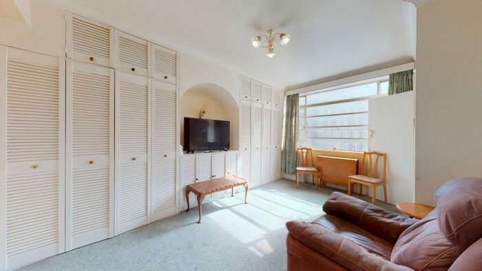 Studio To Rent In Balham High Road, London, SW17