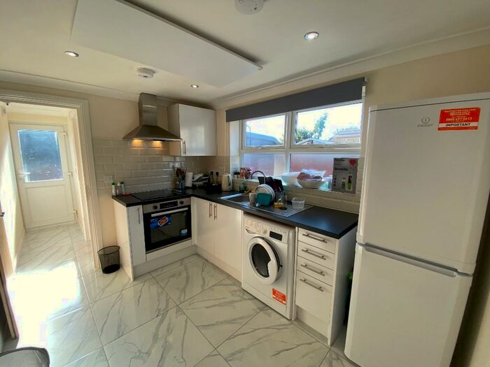 1 Bedroom Flat To Rent In Flat, Lodge Road, Southampton, Hampshire, SO14