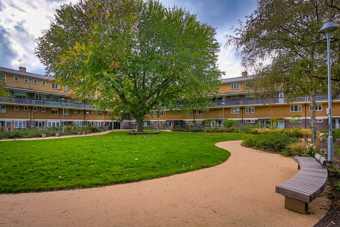 3 Bedroom Flat To Rent In Dove Road, Islington, N1