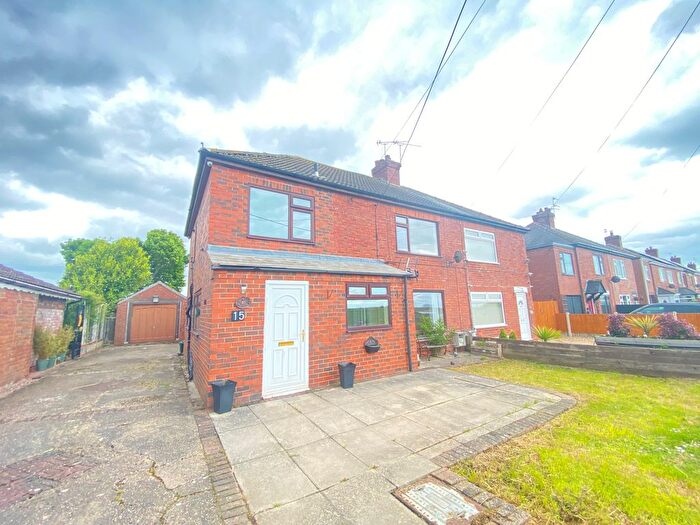 4 Bedroom Semi-Detached House To Rent In South View Avenue, Burringham, DN17