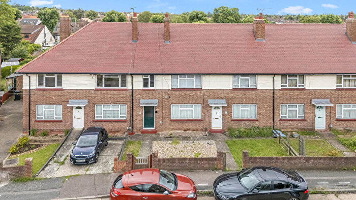 2 Bedroom Maisonette For Sale In Mawney Close, Romford, RM7