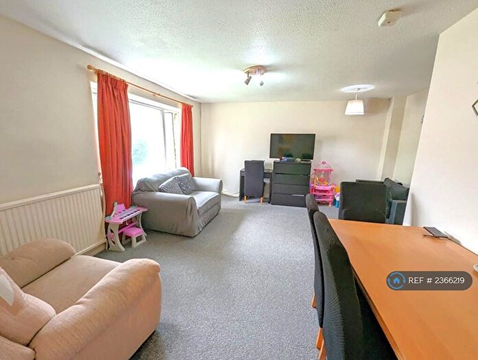 2 Bedroom Flat To Rent In Bardsley Close, Croydon, CR0
