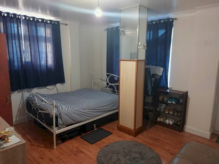 Studio To Rent In Eastern Avenue, Newbury Park, IG2