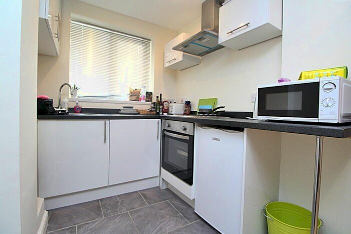 Studio To Rent In Woodville Rd, Cathays, Cardiff, CF24