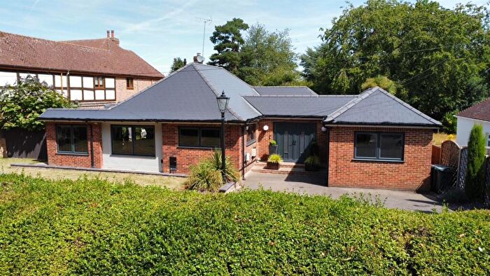 4 Bedroom Detached Bungalow For Sale In Fawkham Avenue, New Barn, DA3
