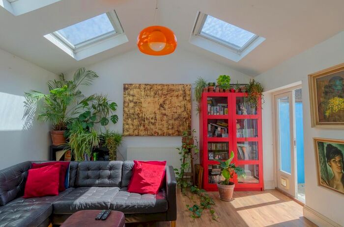 2 Bedroom Flat To Rent In Hermitage Road, London, N4