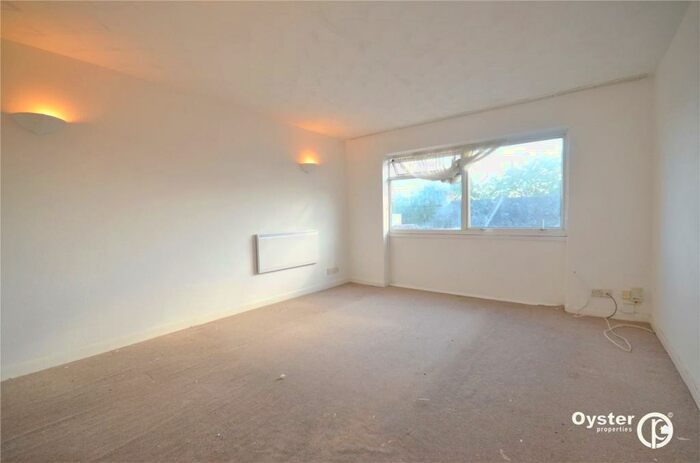 2 Bedroom Apartment To Rent In Beaconsfield Road, Enfield, EN3