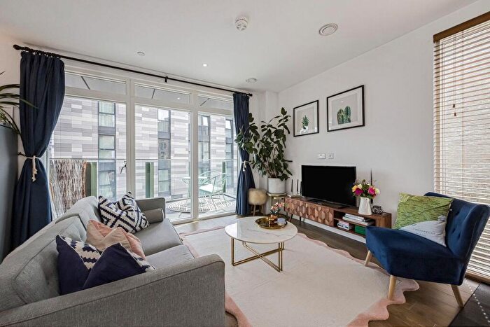 1 Bedroom Apartment For Sale In Lamington Heights, Poplar, E16