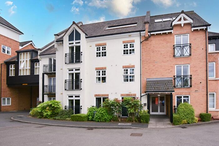 2 Bedroom Flat For Sale In Hermitage Court, Oadby, Leicester, LE2