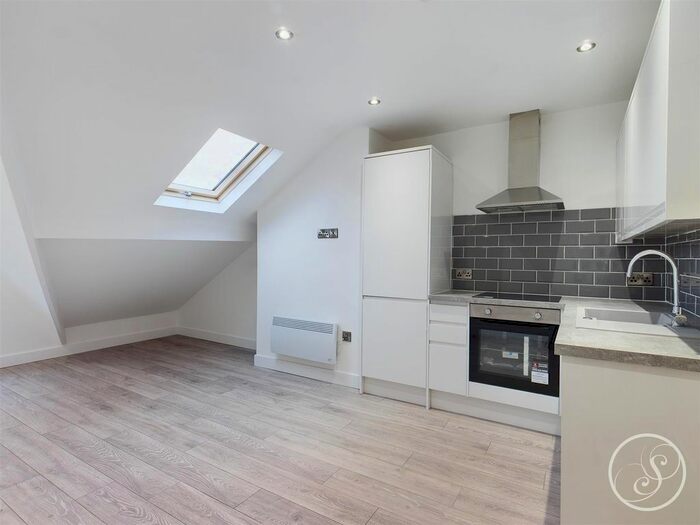 2 Bedroom Flat To Rent In Shaftesbury Avenue, Roundhay, Leeds, LS8