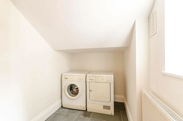 2 Bedroom Flat To Rent In Grosvenor Avenue, Canonbury, London, N5