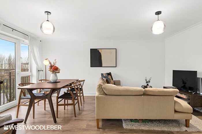 2 Bedroom Flat To Rent In Dixons Court, Crane Mead, Ware, SG12