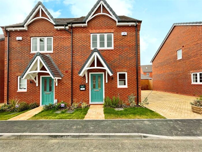 3 Bedroom Semi-Detached House For Sale In Devis Drive, Kenilworth, Warwickshire, CV8