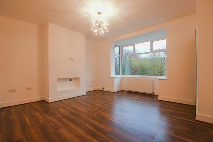 4 Bedroom Semi-Detached House To Rent In Bury Road, Rawtenstall, Rossendale, BB4