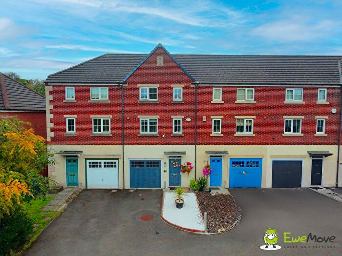 3 Bedroom Town House For Sale In Waterside View, Conisbrough, Doncaster, DN12