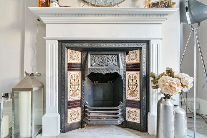 1 Bedroom Flat For Sale In Eastgate Street, Winchester, Hampshire, SO23