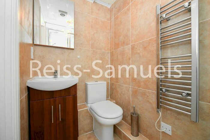 3 Bedroom Flat To Rent In Franklin Building, Millennium Harbour, Canary Wharf, London, E14
