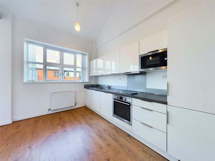 1 Bedroom Apartment To Rent In Rembrandt House, 400 Whippendell Road, Watford, Hertfordshire, WD18