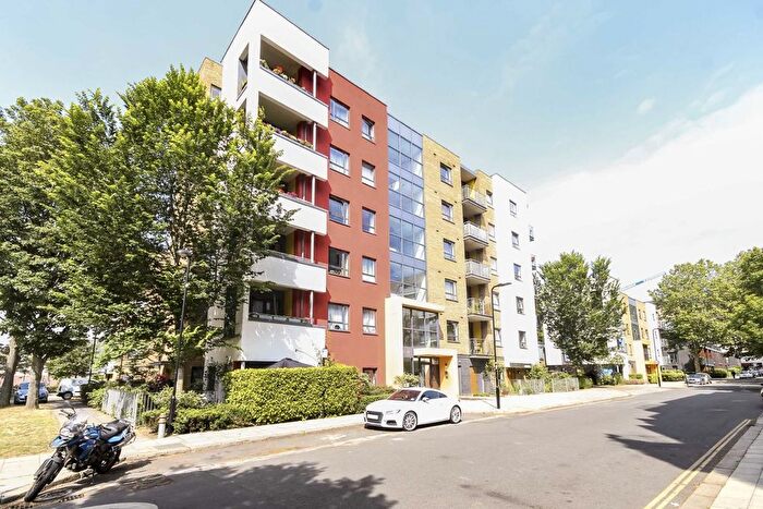 3 Bedroom Flat To Rent In Palmerston Road, Acton, W3