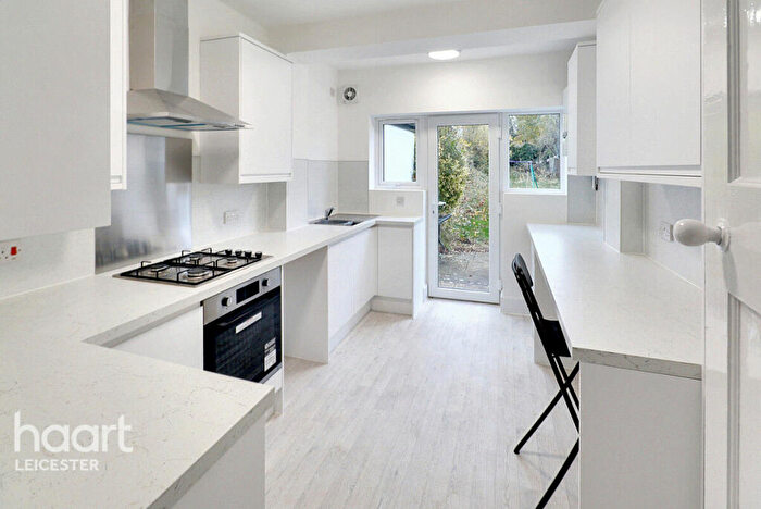 5 Bedroom Semi-Detached House For Sale In Clarke Grove, Leicester, LE4