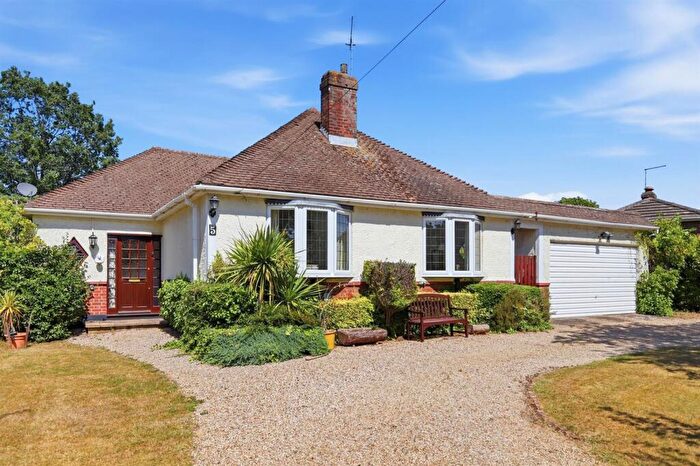 3 Bedroom Detached Bungalow For Sale In St. Johns Road, Billericay, CM11
