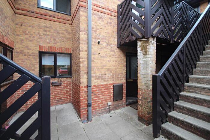 1 Bedroom Apartment For Sale In Polehampton Close, Twyford, Reading, RG10