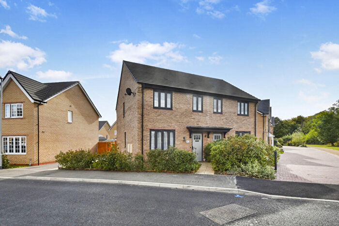 3 Bedroom Semi-Detached House For Sale In Brimstone Avenue, Little Paxton, PE19