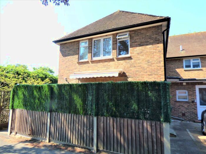 1 Bedroom Maisonette To Rent In Leatherhead, KT22