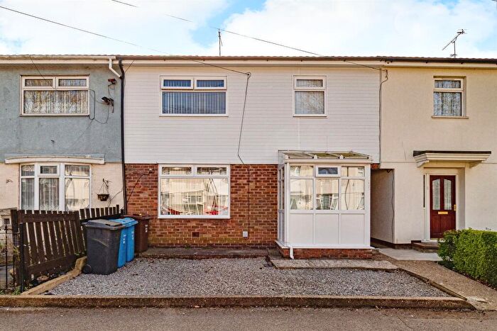 3 Bedroom Terraced House For Sale In Holm Garth Drive, Hull, HU8