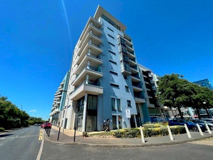 3 Bedroom Flat To Rent In Ocean Way, Southampton, Hampshire, SO14