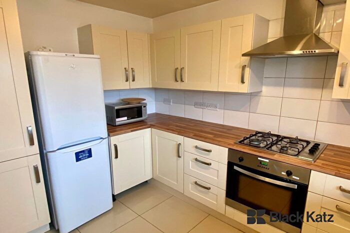 3 Bedroom Flat To Rent In Great Suffolk Street, Borough, SE1