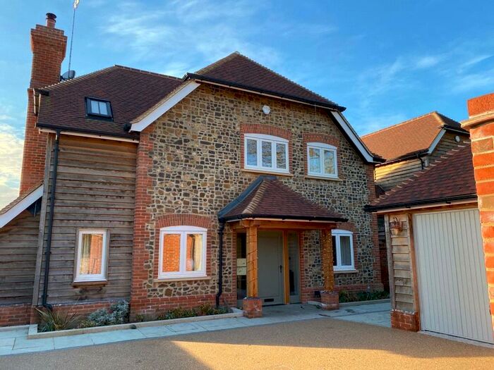 4 Bedroom Detached House To Rent In East Bridge Close, Tilford, Surrey, GU10