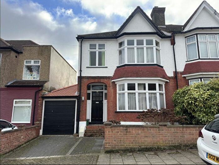 3 Bedroom Semi Detached House For Sale In Casslee Road, London, SE6