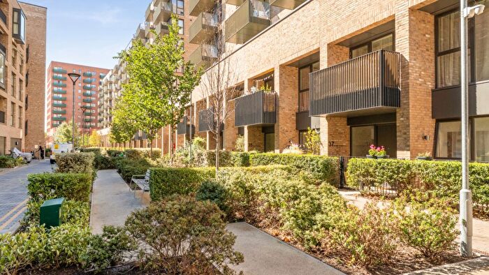 3 Bedroom Flat For Sale In Tnadem House, Track Street, London, E17