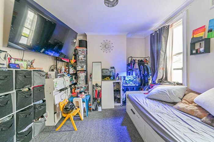 2 Bedroom Flat For Sale In Etta Street, Deptford, London, SE8