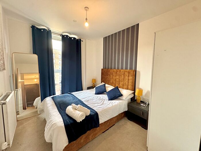 2 Bedroom Flat To Rent In Arusha Court, Hayes, Hayes, UB3