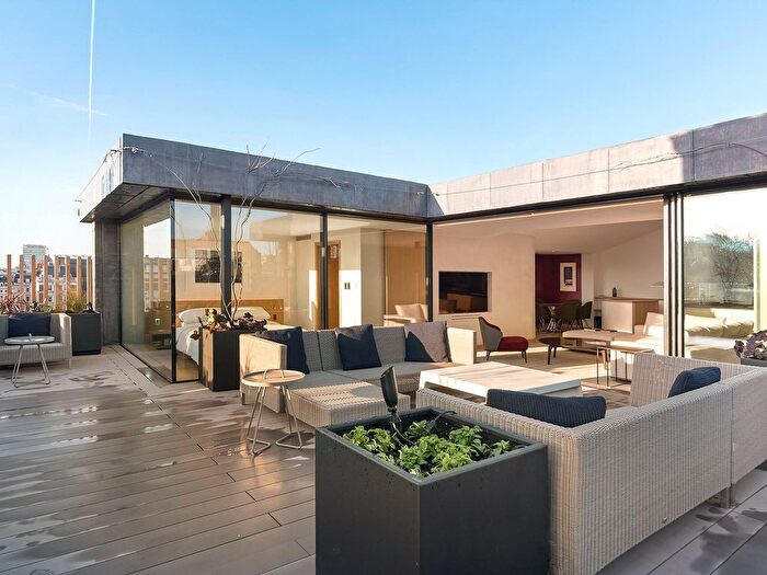 3 Bedroom Flat To Rent In Wellington Street, Covent Garden, WC2E