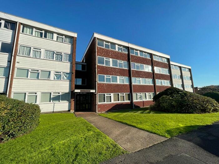 2 Bedroom Flat To Rent In Long Green, Chigwell, Essex, IG7