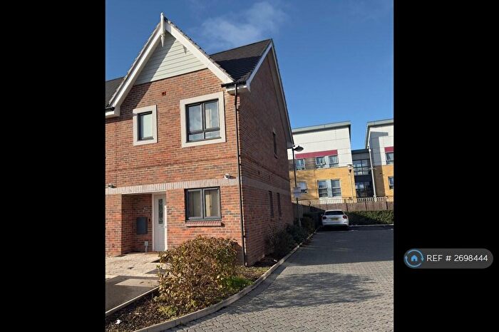 3 Bedroom End Of Terrace House To Rent In Richardson Close, Aylesbury, HP19