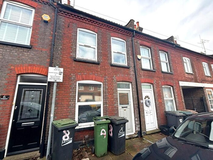 3 Bedroom Terraced House For Sale In Jubilee Street, High Town, Luton, Bedfordshire, LU2