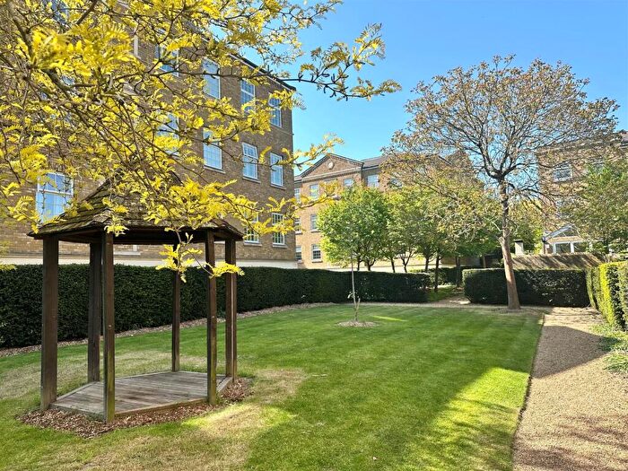 2 Bedroom Flat For Sale In Chadwick Place, Long Ditton, Surbiton, KT6