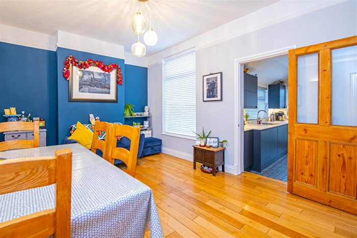 3 Bedroom Terraced House For Sale In Rockingham Road, Kettering, NN16