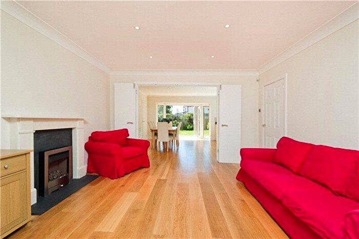 4 Bedroom Semi-Detached House To Rent In Shakespeare Gardens, East Finchley, N2
