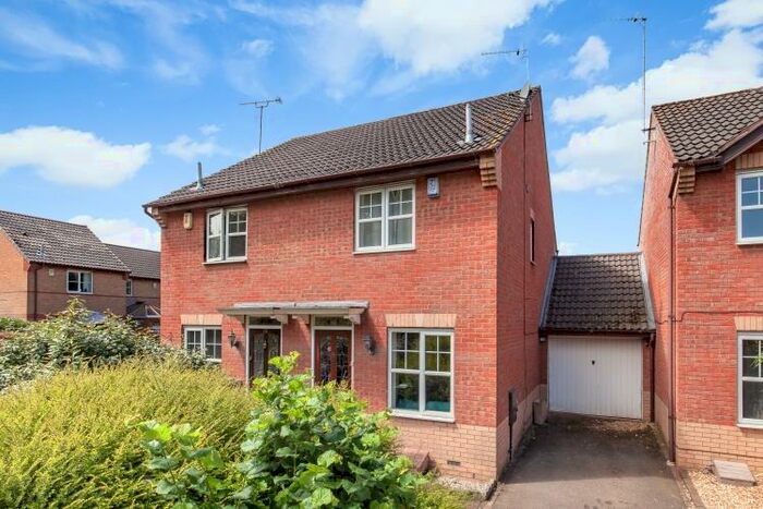 2 Bedroom Semi-Detached House To Rent In Wellington Avenue, Banbury, OX16