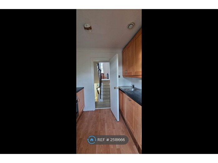 5 Bedroom Maisonette To Rent In Geraldine Road, London, SW18