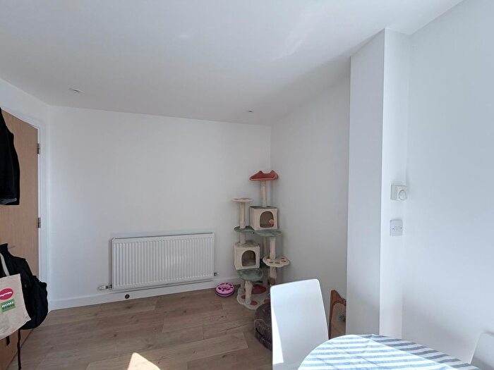 1 Bedroom Flat To Rent In Sydney Road, Enfield, EN2